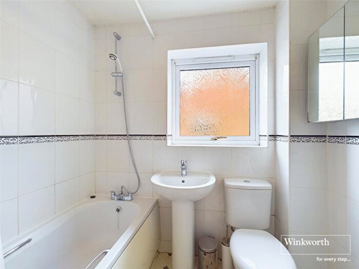 4 Bedroom Semi-Detached House To Rent In Venetia Close, Emmer Green, Reading, Berkshire, RG4