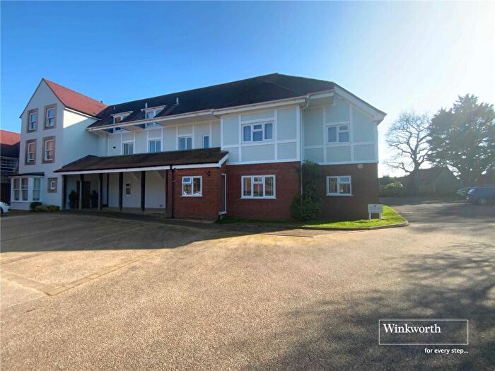 2 Bedroom Apartment For Sale In Bure Lane, Christchurch, Dorset, BH23