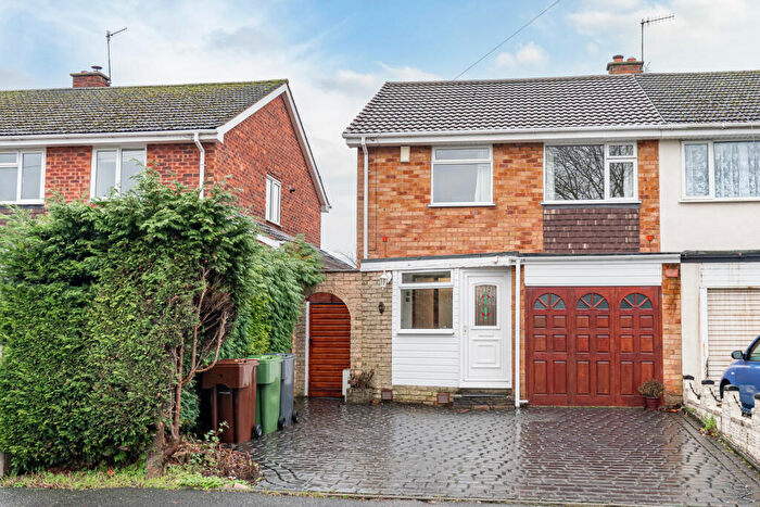 3 Bedroom Semi-Detached House For Sale In Willow Road, Bromsgrove, Worcestershire, B61