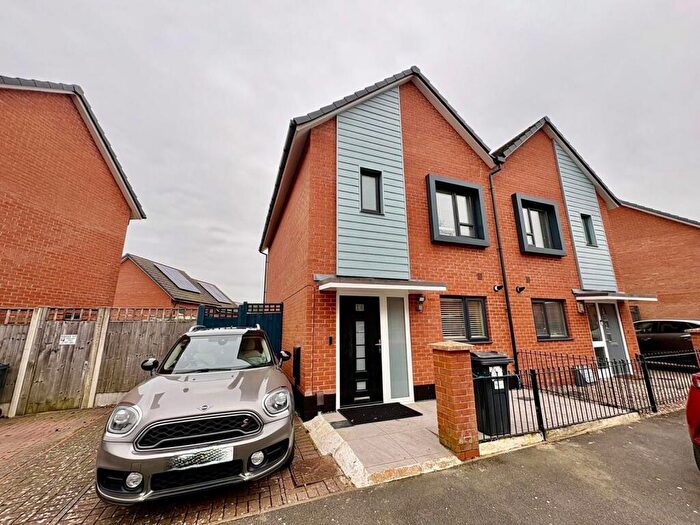 3 Bedroom Semi Detached House For Sale In Stockmans Close, Birmingham, B38
