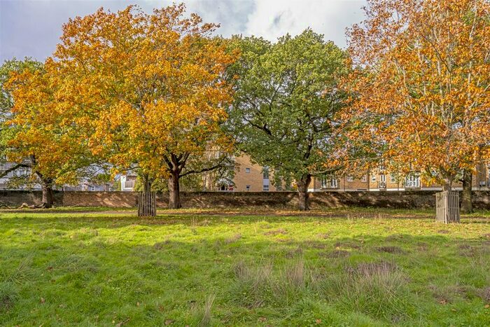 2 Bedroom Flat To Rent In Park View House, High Street, Hampton Hill, TW12