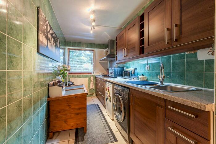 1 Bedroom Flat To Rent In Baythorne Street, Bow, London, E3