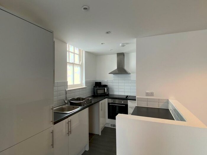 1 Bedroom Flat To Rent In High Street, Chatham, ME4