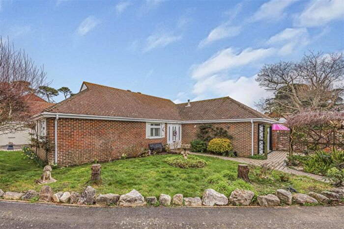 3 Bedroom Bungalow For Sale In Goldring Close, Hayling Island, PO11