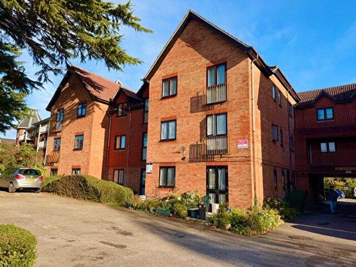 1 Bedroom Flat To Rent In Byron Court, Hill Lane, SO15