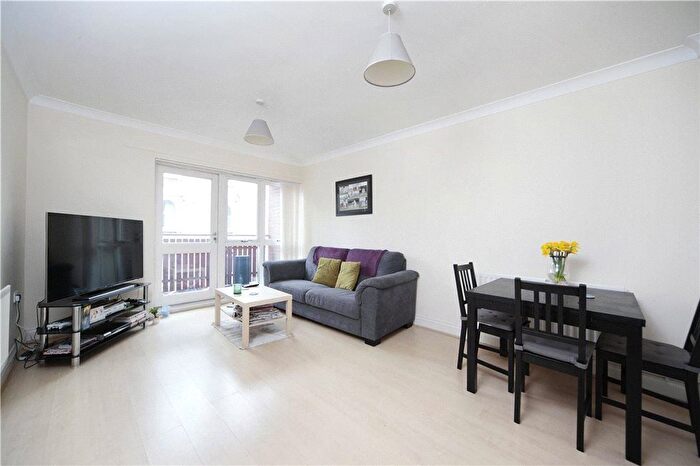 2 Bedroom Flat To Rent In Ferndale Road, Clapham, SW4