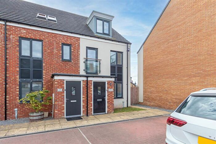 3 Bedroom End Of Terrace House For Sale In Roseden Way, Great Park, NE13
