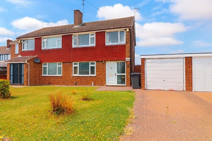 3 Bedroom Semi-Detached House For Sale In Kinross Crescent, Luton, Bedfordshire, LU3