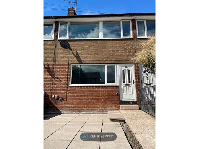 3 Bedroom Terraced House To Rent In Carlinghow Lane, Batley, WF17