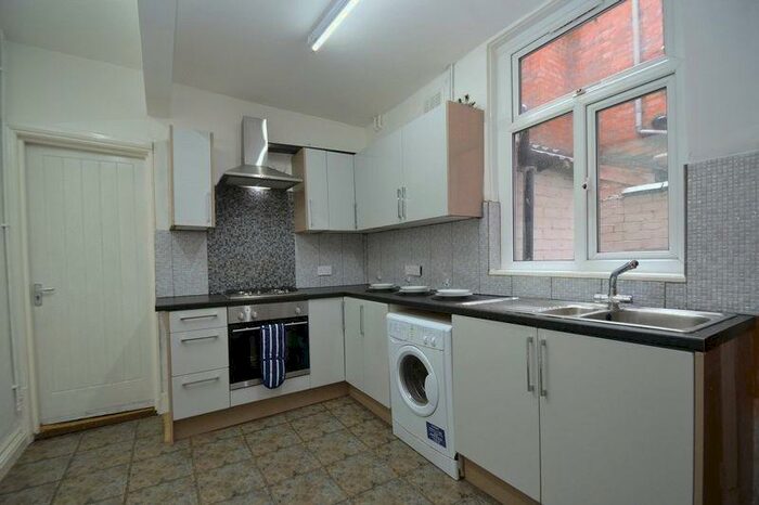 5 Bedroom Terraced House To Rent In St. Albans Road, Leicester, LE2