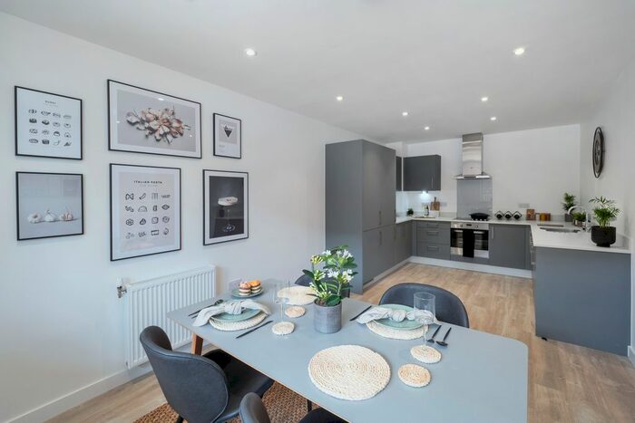 2 Bedroom Flat To Rent In Queens Road, Peckham, SE15