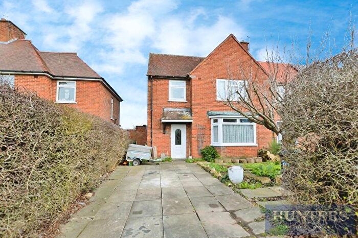 3 Bedroom Semi Detached House For Sale In Central Avenue, Wigston, LE18