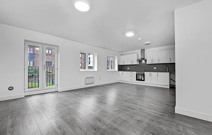 1 Bedroom Flat To Rent In Harnam Court, Chatham, Kent., ME4