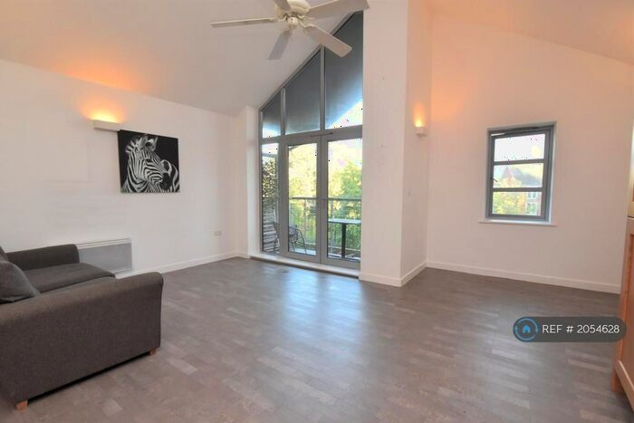 3 Bedroom Flat To Rent In Rotary Way, Colchester, CO3