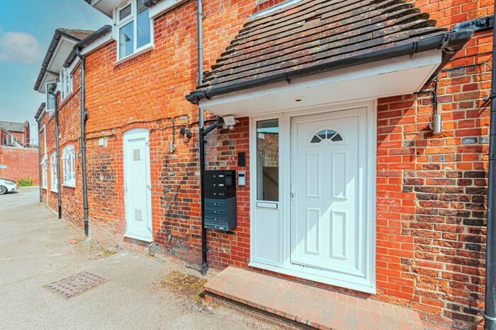 1 Bedroom Apartment To Rent In Broad Street Walk, Wokingham, RG40