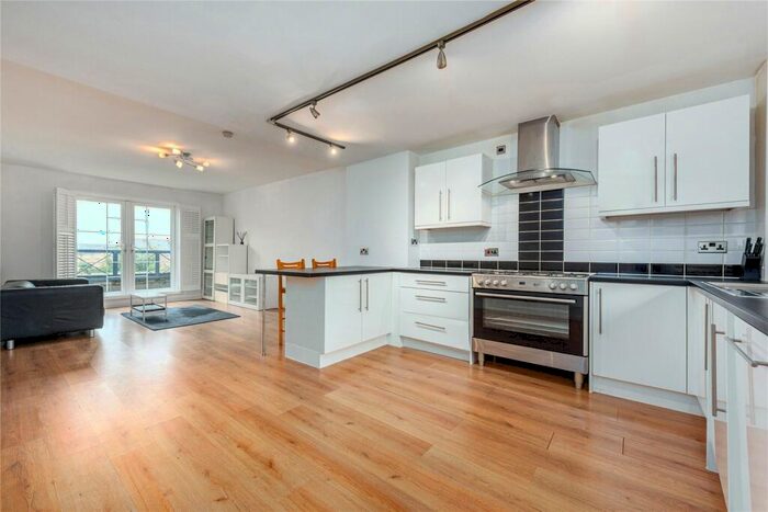 2 Bedroom Flat To Rent In Ashdown Walk, Cubitt Town, E14