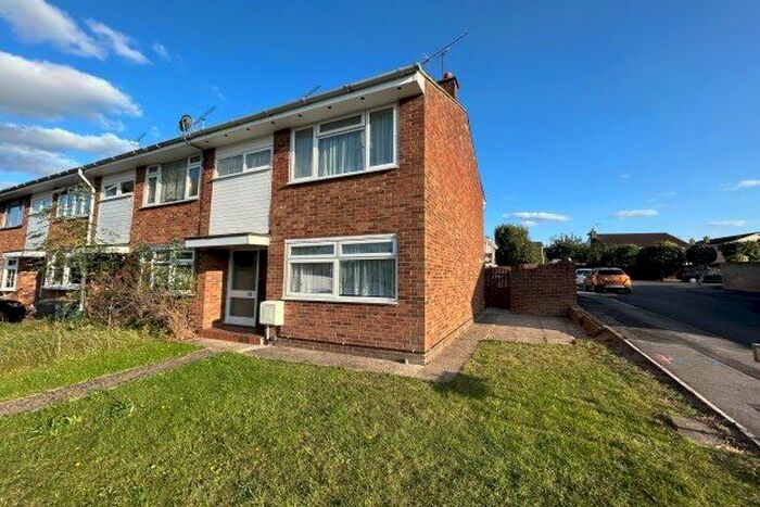3 Bedroom End Of Terrace House To Rent In Glencree, Billericay, CM11