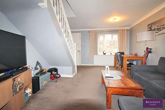 2 Bedroom Semi-Detached House For Sale In North End Drive, Harlington, Doncaster, DN5
