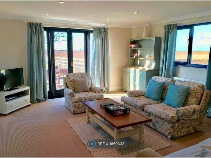 2 Bedroom Detached House To Rent In Mayland Hill, Chelmsford, CM3