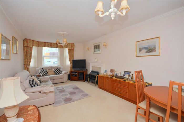 2 Bedroom Flat For Sale In Wilmington Square, Eastbourne, BN21