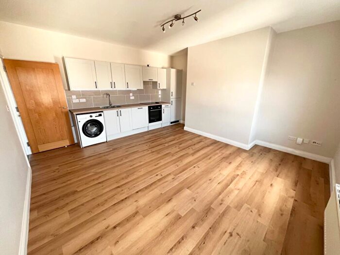 3 Bedroom Flat To Rent In High Street, Poole, BH15