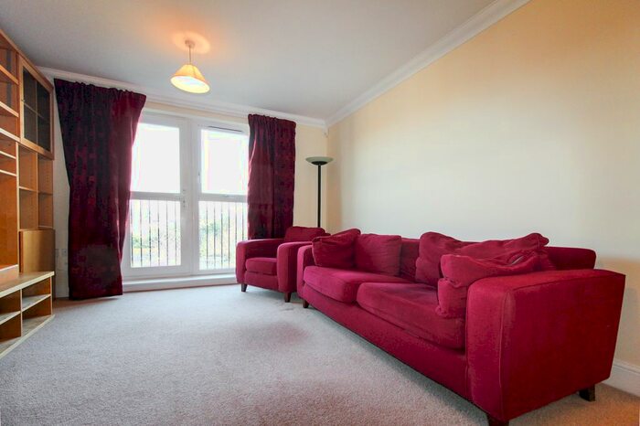 2 Bedroom Flat To Rent In Kingston Road, Epsom, KT19