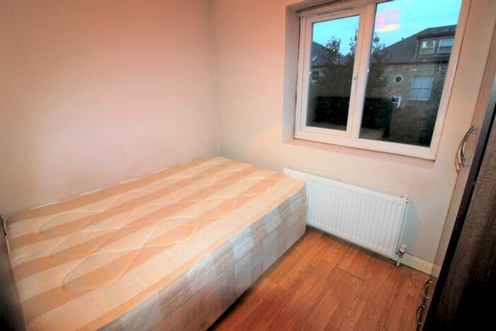 2 Bedroom Flat To Rent In Blackstock Road, Finsbury Park, London, N4