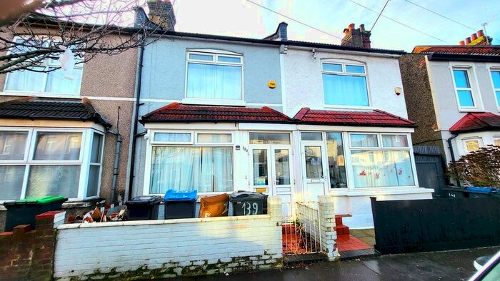 2 Bedroom Flat To Rent In Pemdevon Road, Croydon, CR0