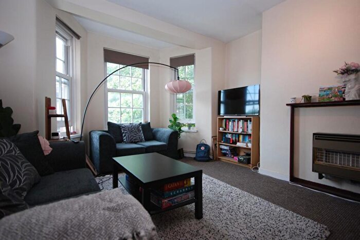 3 Bedroom Apartment To Rent In Lockwood House, Oval, SE11
