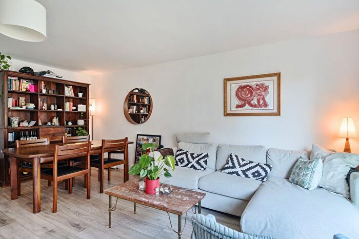 3 Bedroom Flat To Rent In Kleine Wharf, Orsman Road, N1