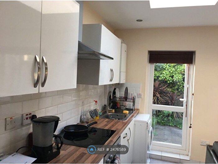 1 Bedroom Flat To Rent In Goodall Road, London, E11