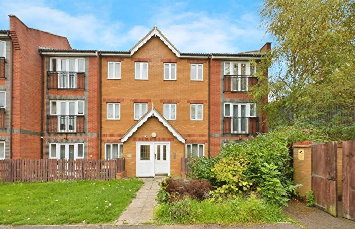 1 Bedroom Flat For Sale In Foundry Gate, Waltham Cross, EN8
