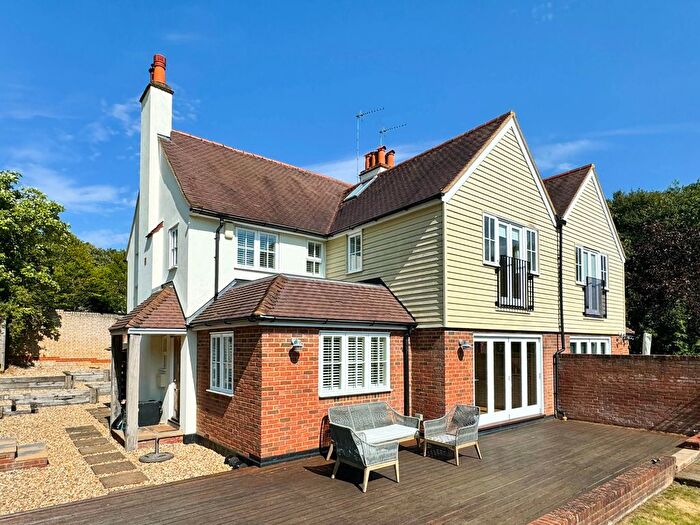 4 Bedroom Semi-Detached House To Rent In Broadoak End, Hertford, SG14