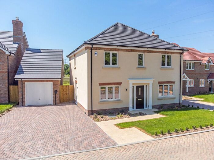 3 Bedroom Detached House For Sale In Meadow View, Pamber Heath, RG26