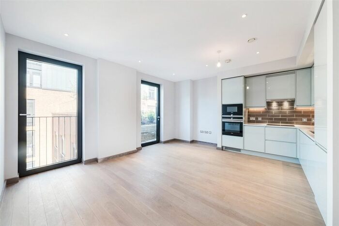 1 Bedroom Flat To Rent In Drapers Yard, London, SW18