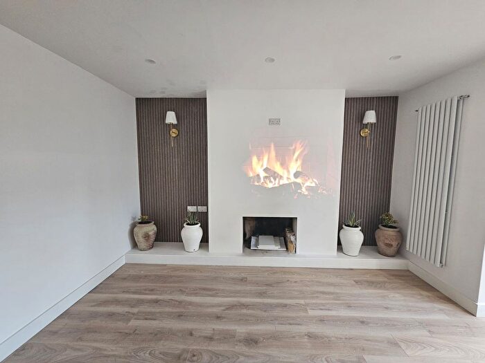 3 Bedroom Detached House To Rent In Grantham Court, Grantham Gardens, Romford, Greater London, RM6