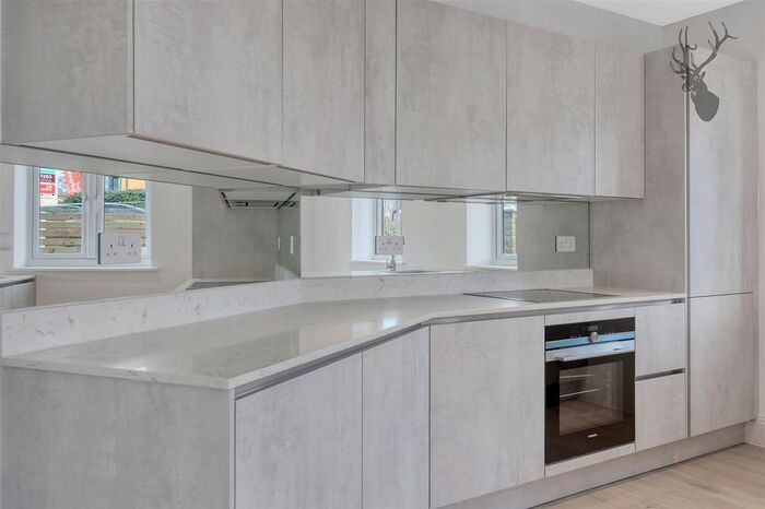 1 Bedroom Flat For Sale In Crossways, Manor Road, Chigwell, IG7