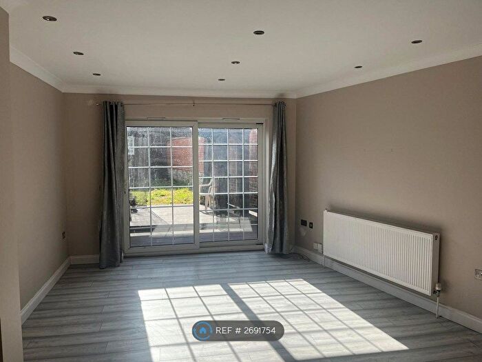 2 Bedroom Semi-Detached House To Rent In Fencepiece Road, Ilford, IG6