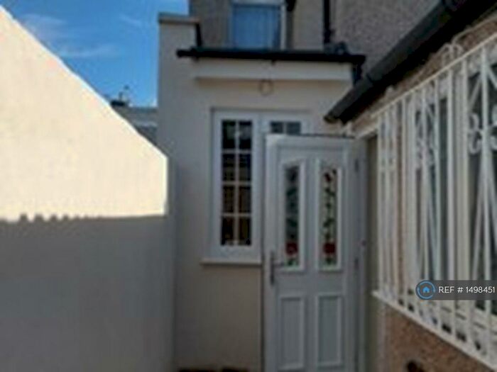 4 Bedroom Semi-Detached House To Rent In Tottenham Near Stadium, London, N17