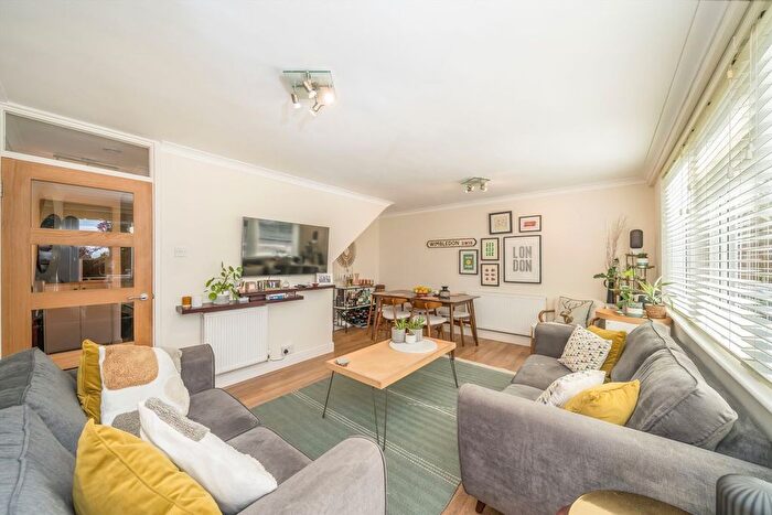 3 Bedroom Flat For Sale In Lydney Close, Southfields, SW19