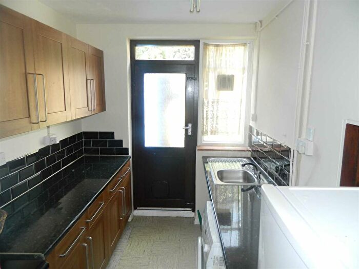 3 Bedroom Terraced House For Sale In Long Readings Lane, Slough, SL2