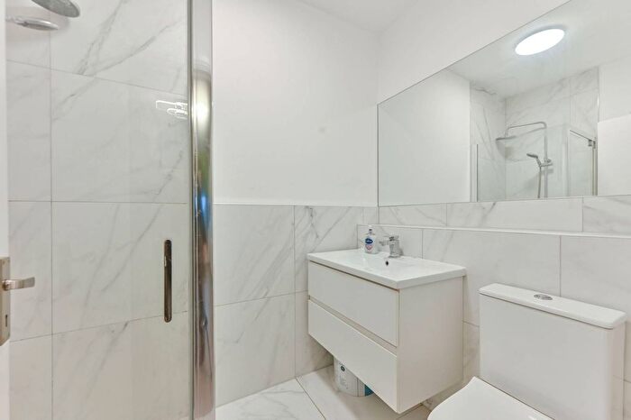 Studio To Rent In Cricklewood, Cricklewood, London, NW2