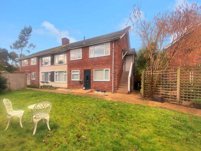 2 Bedroom Apartment To Rent In Cedar Court, Marlow, SL7