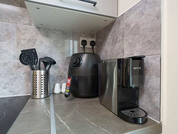 1 Bedroom Studio To Rent In Battersea High Street, London, SW11
