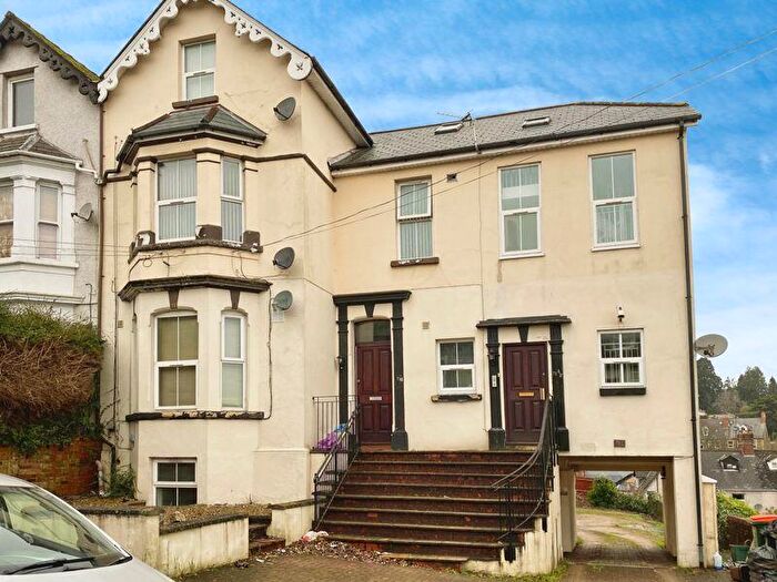 2 Bedroom Flat To Rent In Large Flat With Off Road Parking. Caerau Road, Newport, NP20