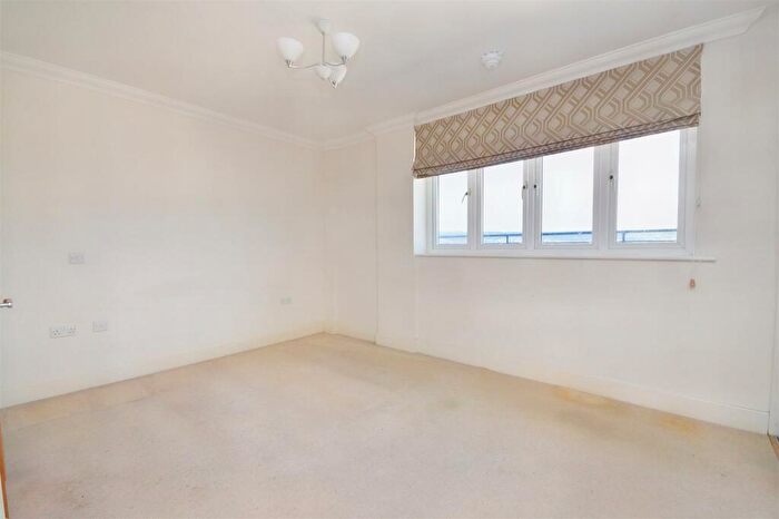 2 Bedroom Flat To Rent In Compton Street, Eastbourne, BN21