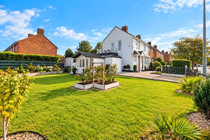 3 Bedroom Semi Detached House For Sale In Winchester Avenue, Grimsby, Lincolnshire, DN33