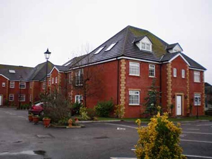 2 Bedroom Flat To Rent In Deyes Court, Bed Apt, L31