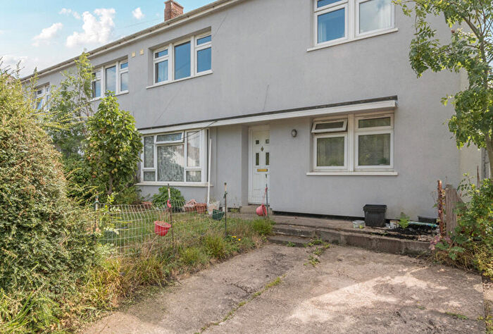 2 Bedroom Apartment For Sale In Rodbourne Road, Bristol, Somerset, BS10