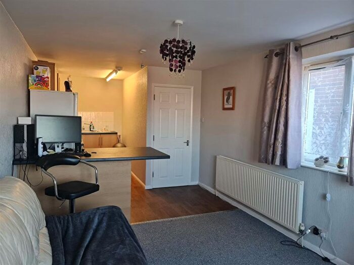 2 Bedroom Flat To Rent In Station Road, Shirebrook, NG20